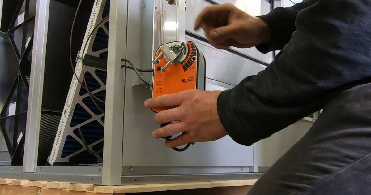 Belimo SM24A SR modulating damper actuator 20Nm 150s 95 degree AC DC 24V installed on HVAC equipment